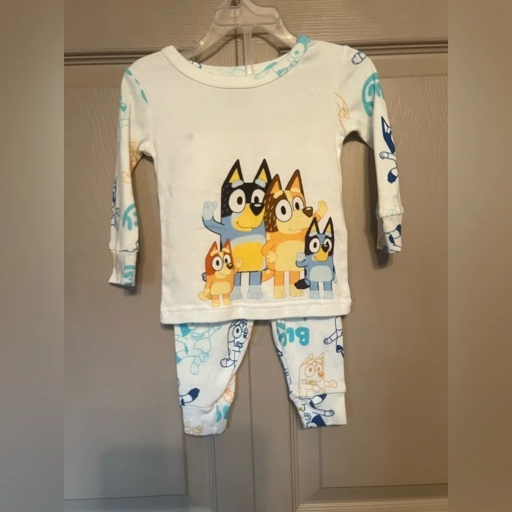 NWOT  Bluey  Adorable Cartoon Character Kids Pajama Set - White and Blue